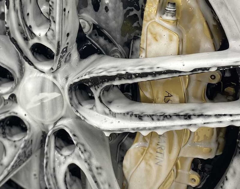 fälgtvätt och bromsoks tvätt för din bil